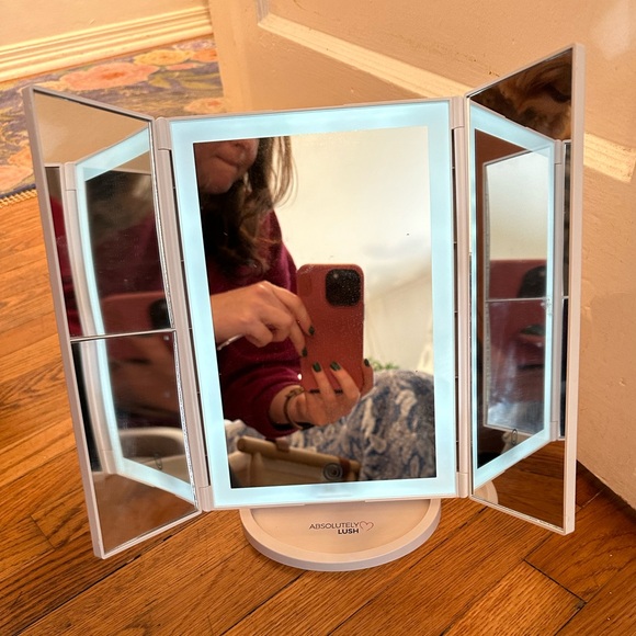 Light Up Vanity Makeup Mirror - Picture 3 of 6